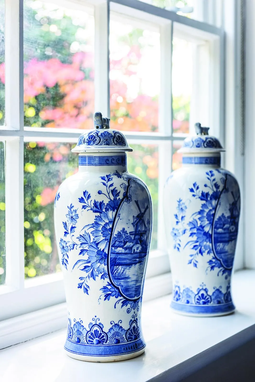 18th-century home Delftware jars
