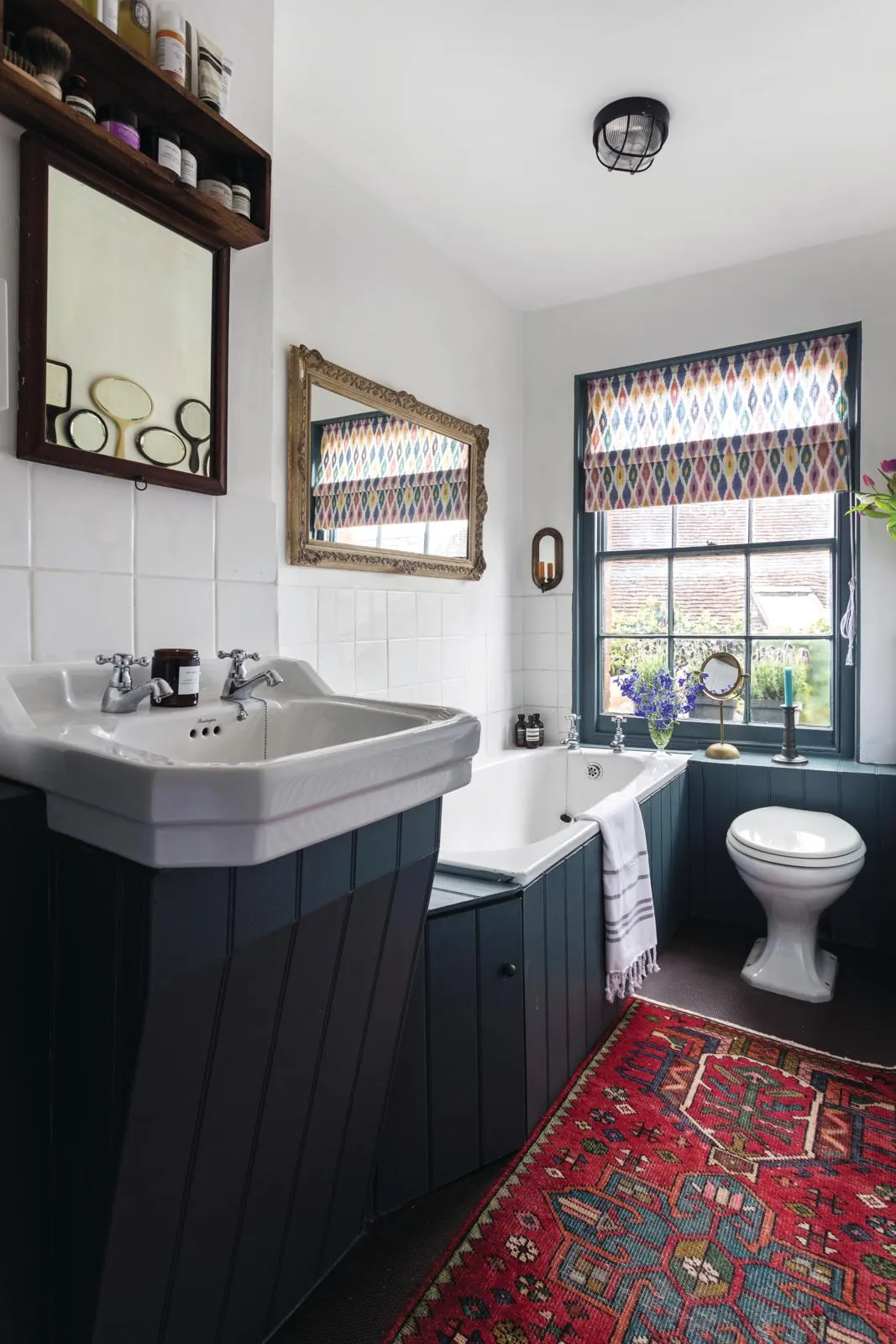 Colourful Rye House-Bathhroom