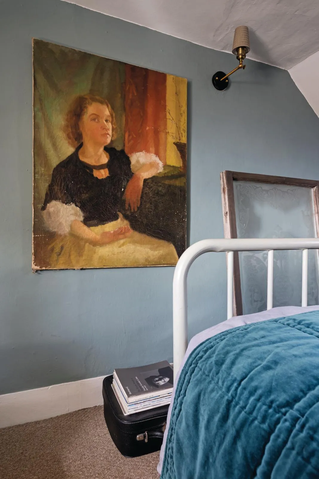 Colourful Rye House-Spare bedroom portrait