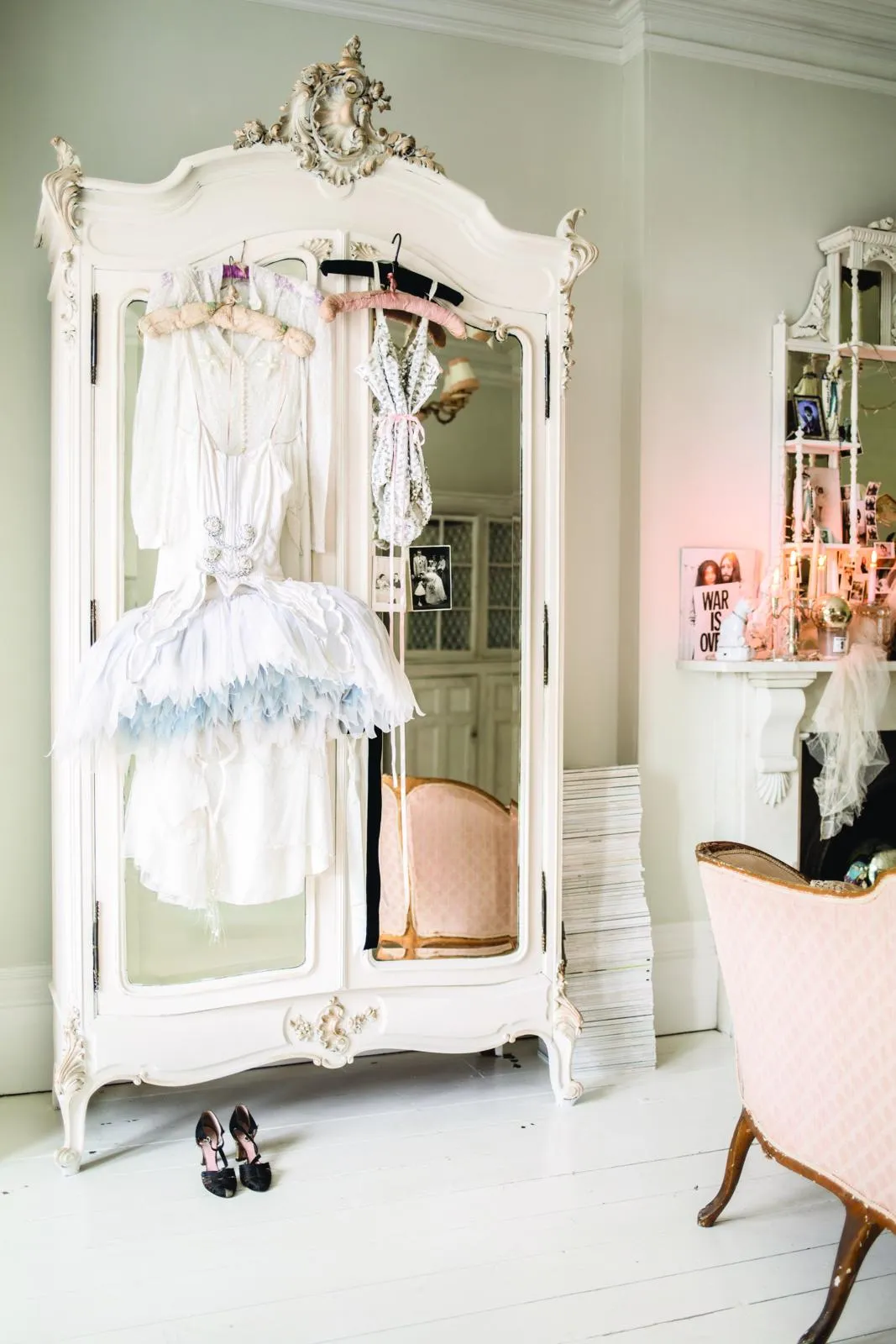Romantic Regency Villa, French wardrobe