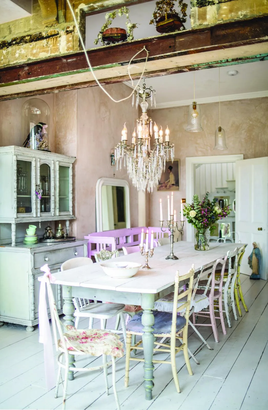 Romantic Regency Villa, kitchen table