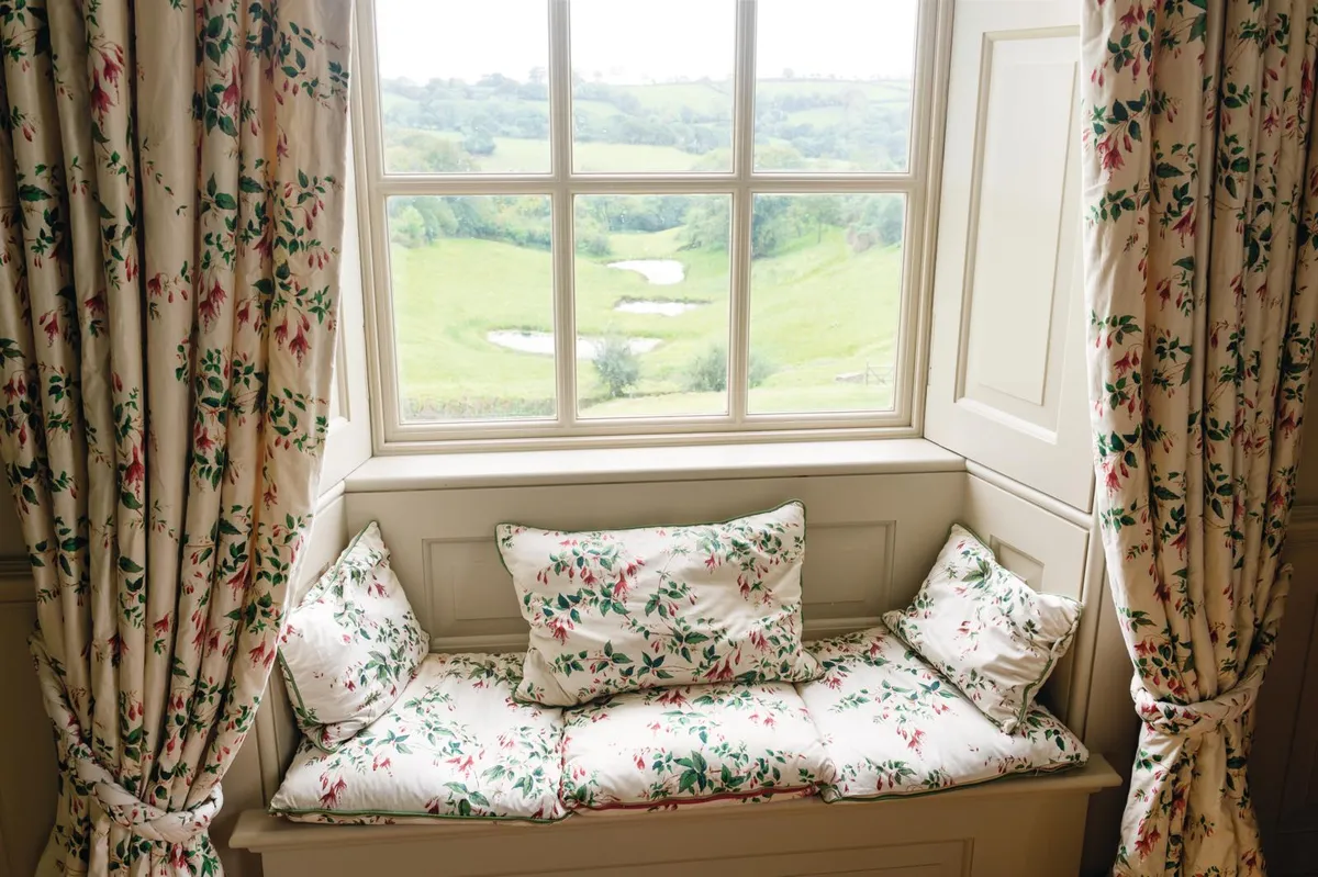 Shilstone House daughters bedroom window seat