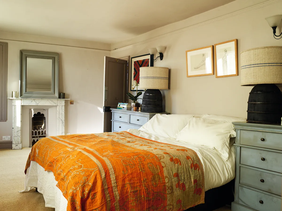 Cotswolds Farmhouse guest bedroom