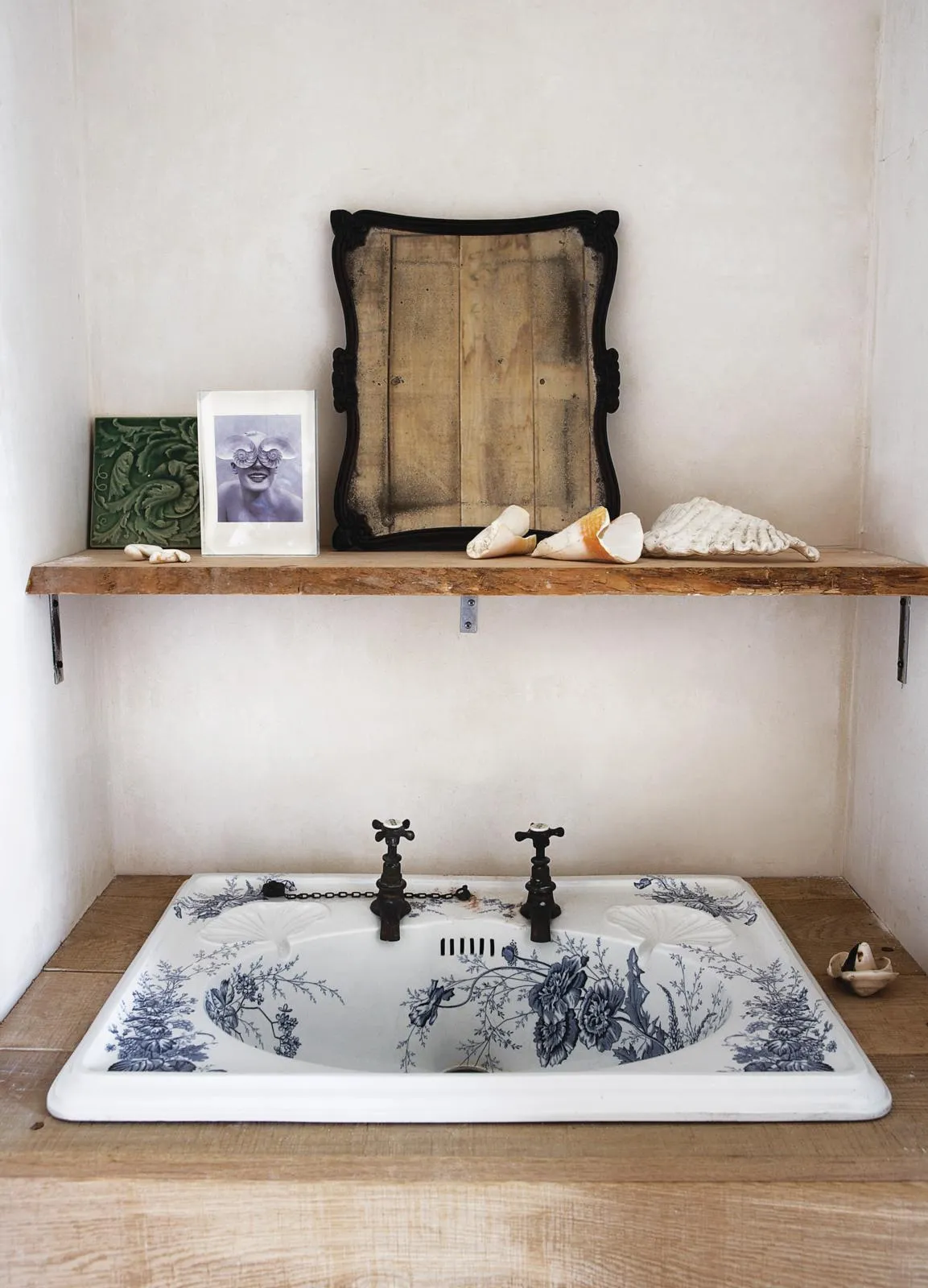 Victorian artisan cottage bathroom sink