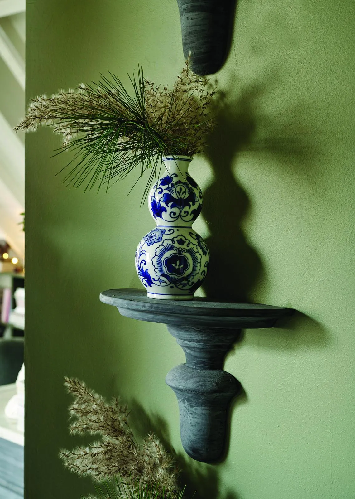 Dutch Christmas apartment vase