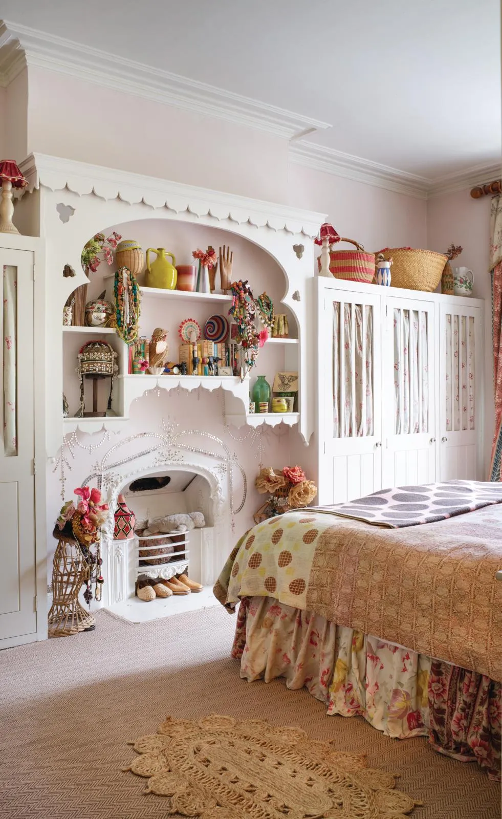 Victorian London Semi bedroom shelves