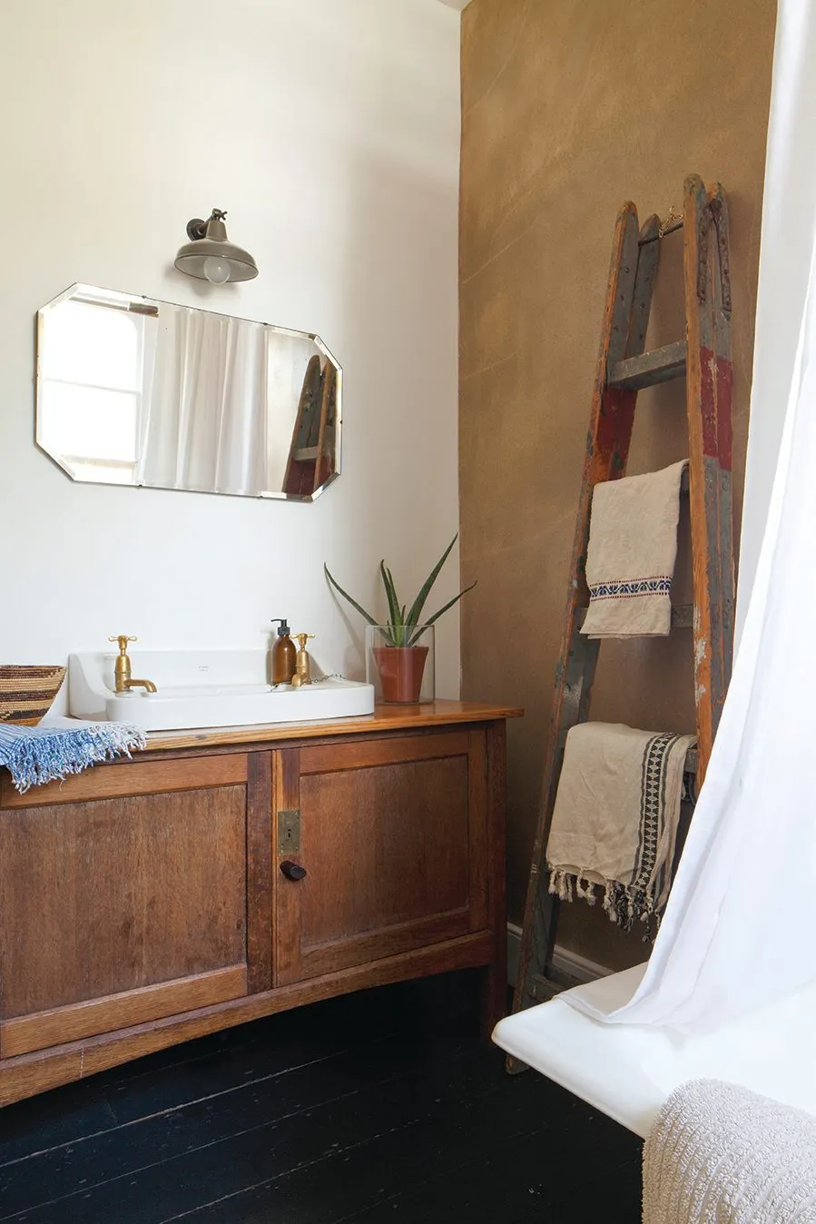 27 Bathroom Ideas For an Uplifting Space - Homes and Antiques