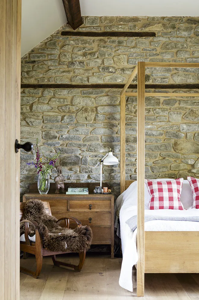 Hay-on-Wye farmhouse guest bedroom double