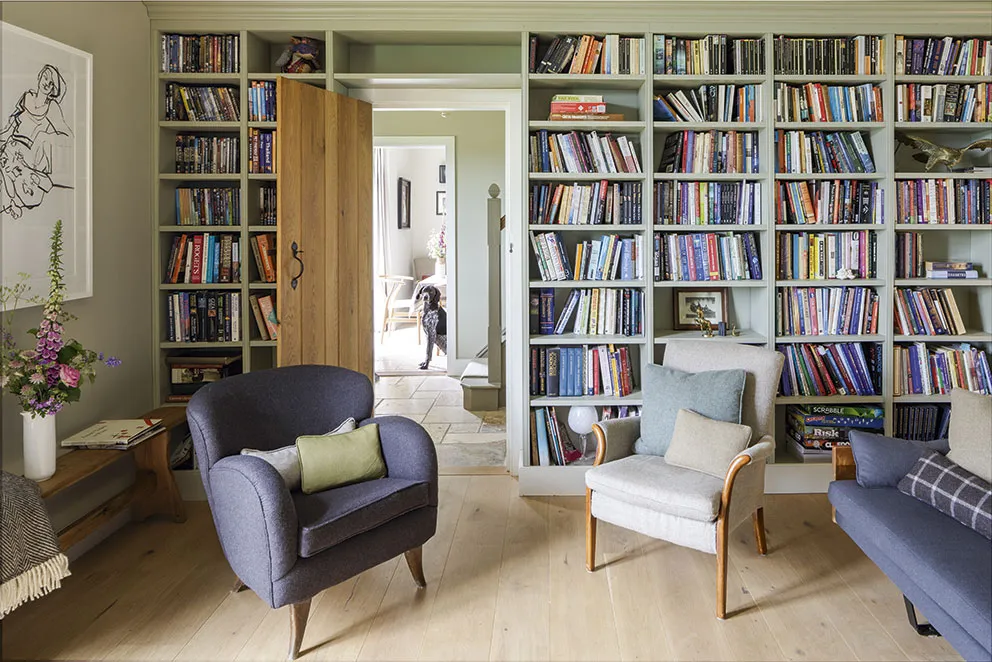 Hay-on-Wye farmhouse living room bookcases
