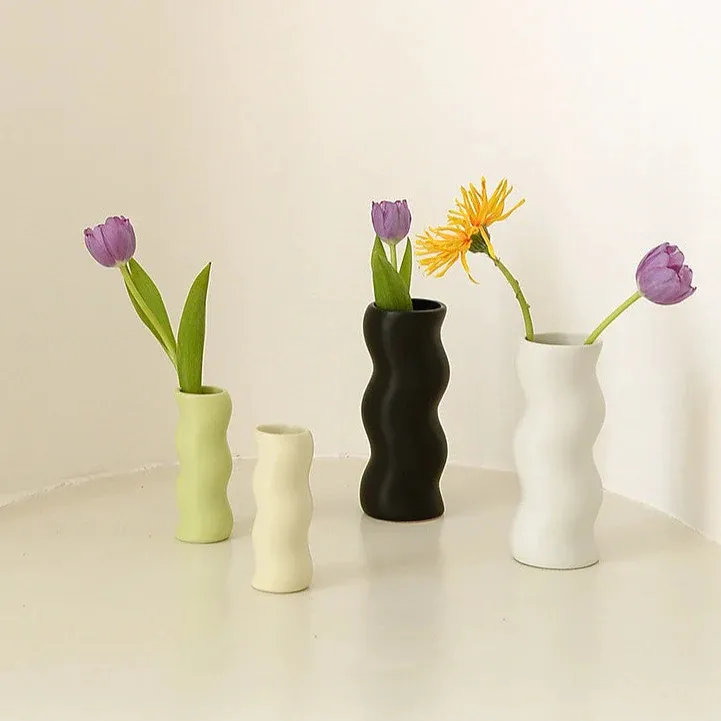 Ceramic wiggle vase