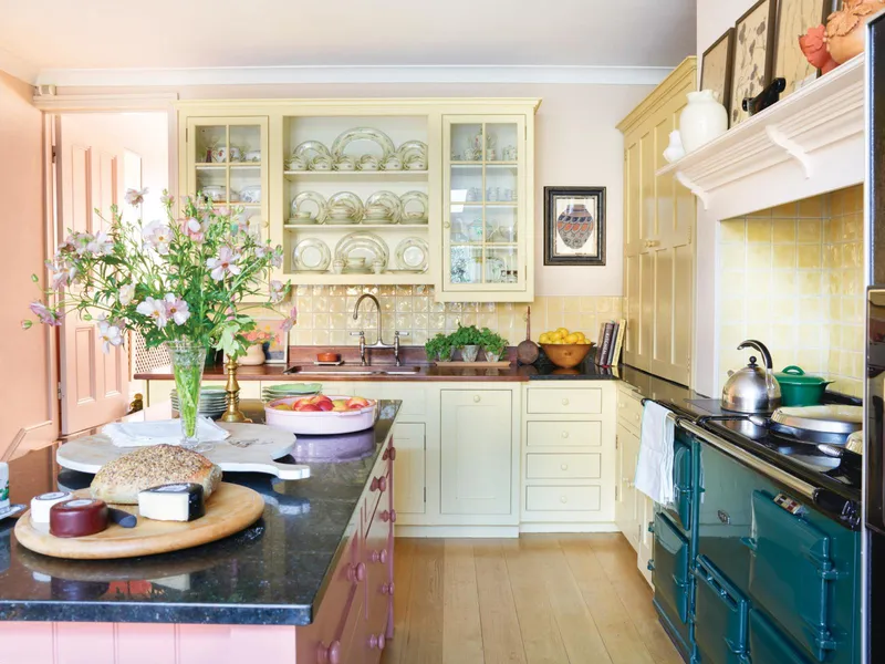 Edwardian home kitchen cabinets