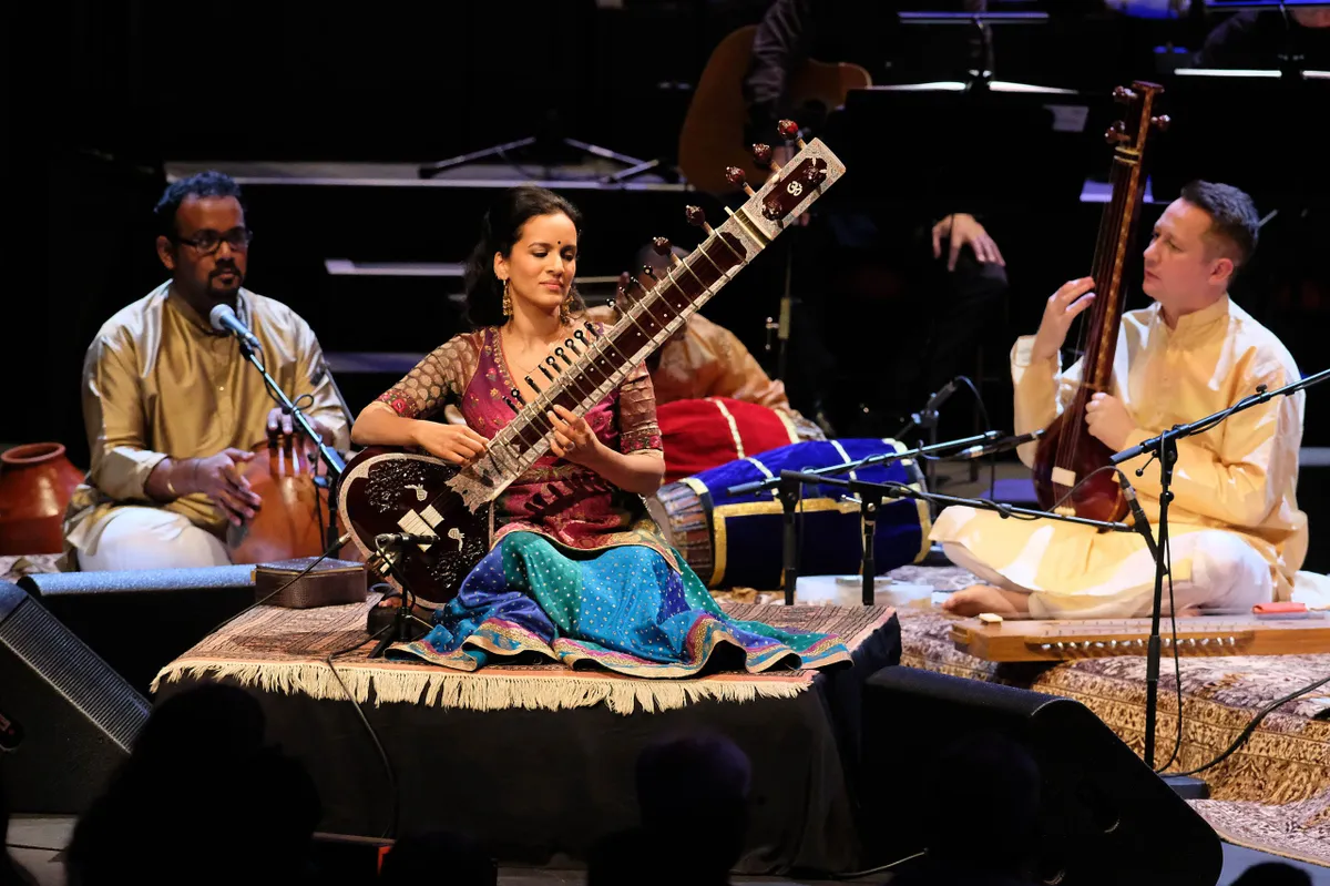 Prom 41: Philip Glass and Ravi Shankar; The Britten Sinfonia conducted by Karen Kamensek are joined by Shankar’s daughter, sitar virtuoso Anoushka Shankar, at the Royal Albert Hall, on Tuesday 15 Aug. 2017. Photo by Mark Allan