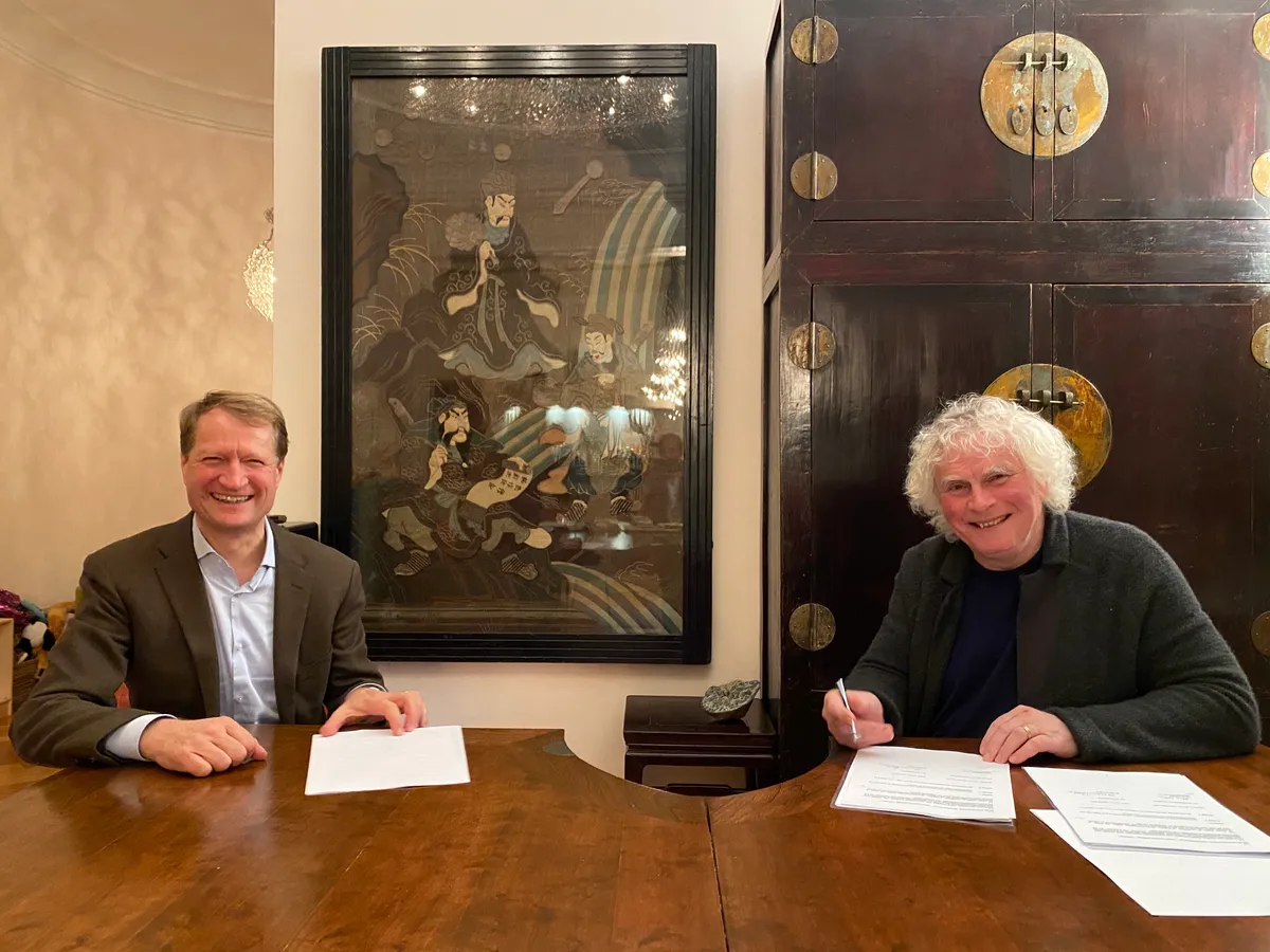 Simon Rattle signs contract with the Bavarian Radio Symphony Orchestra