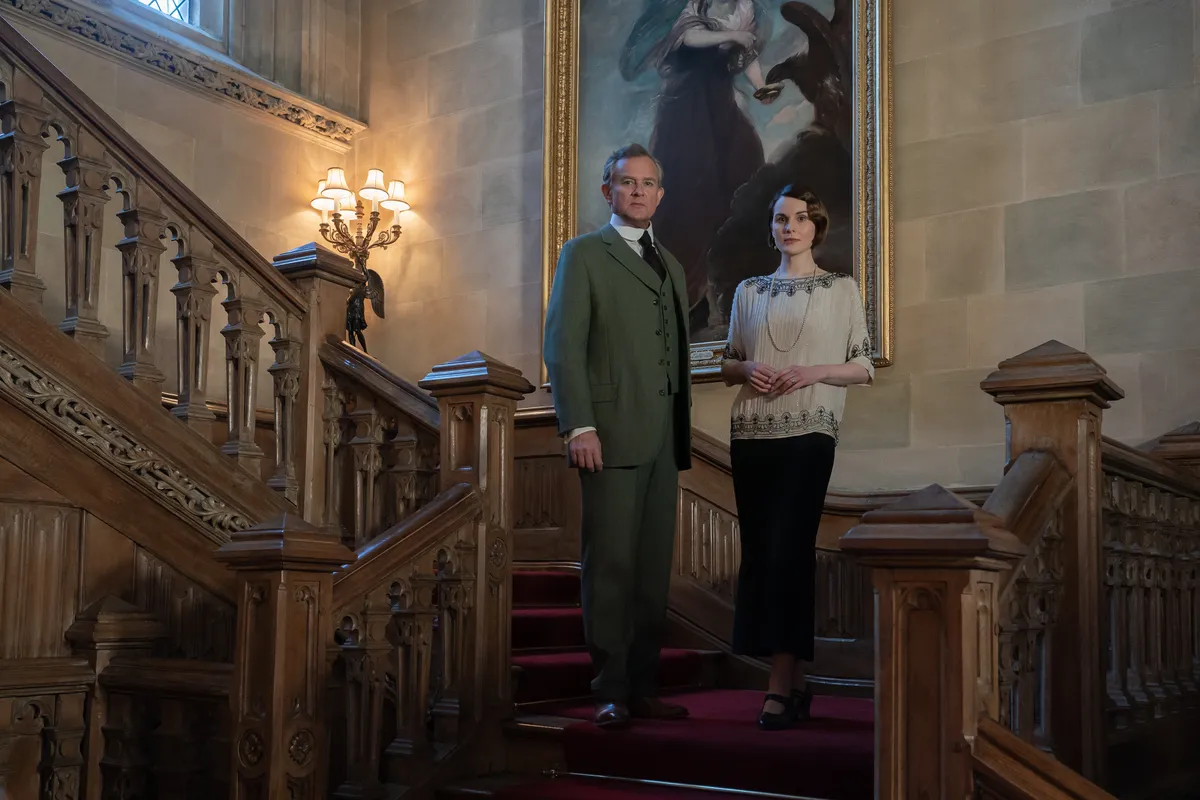 4178_D009_00427_RC Hugh Bonneville stars as Robert Grantham and Michelle Dockery as Lady Mary in DOWNTON ABBEY: A New Era, a Focus Features release. Credit: Ben Blackall / © 2021 Focus Features, LLC