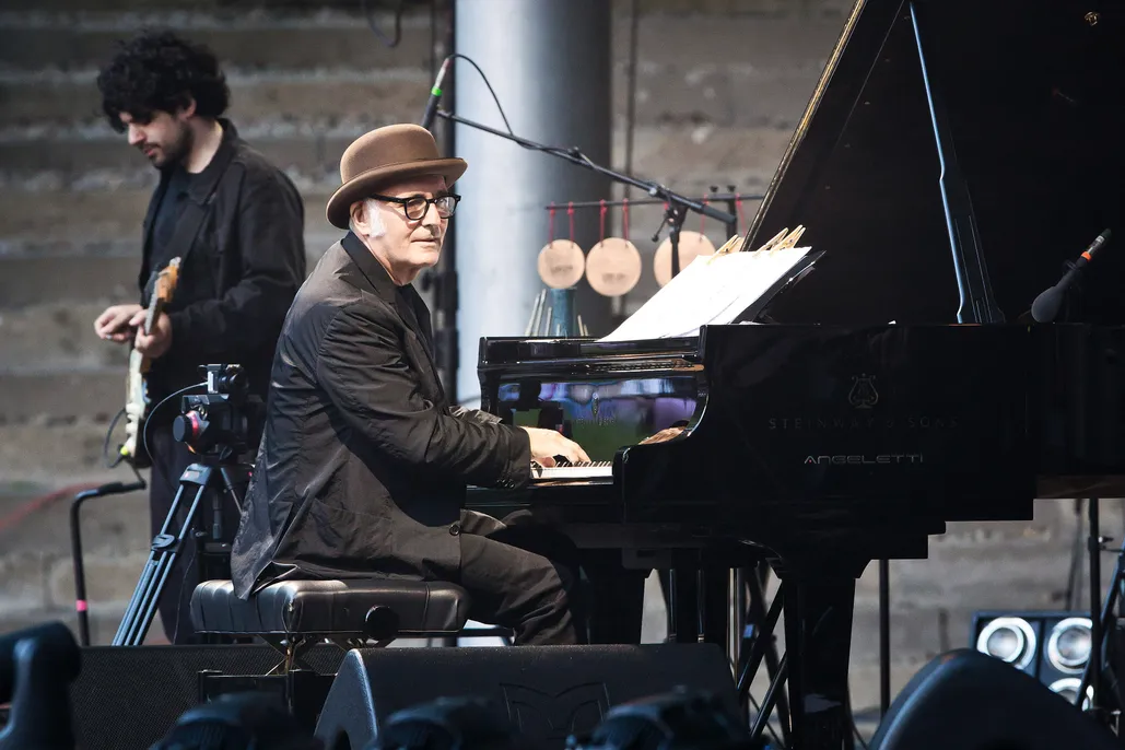 Ludovico Einaudi: why don't the classical music world like him?