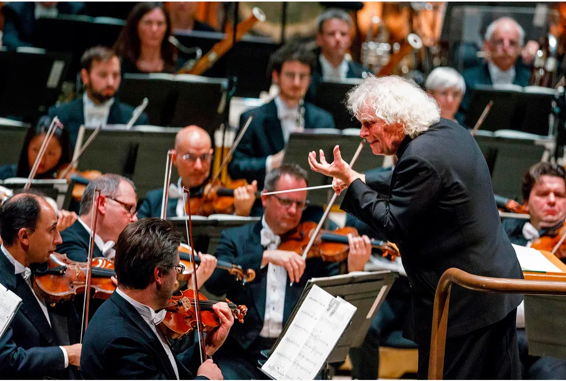 Pic of Sir Simon Rattle and the London Symphony Orchestra