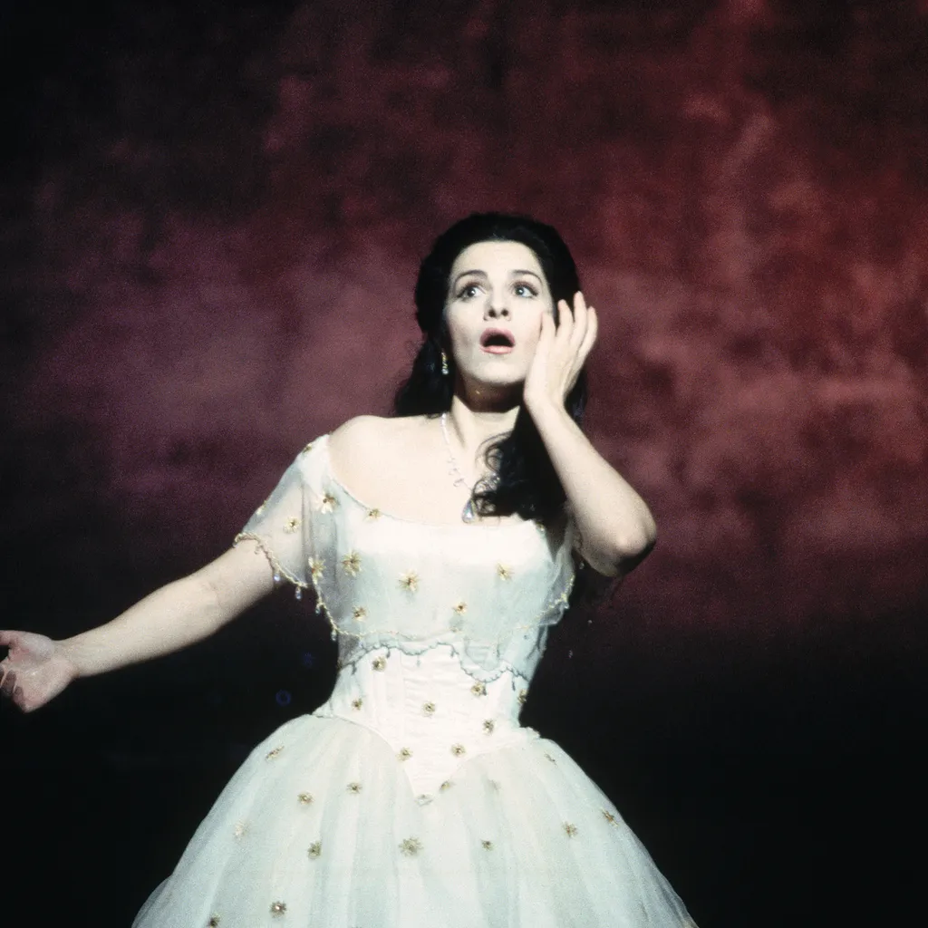 A photo of Angela Gheorghiu performing in La traviata