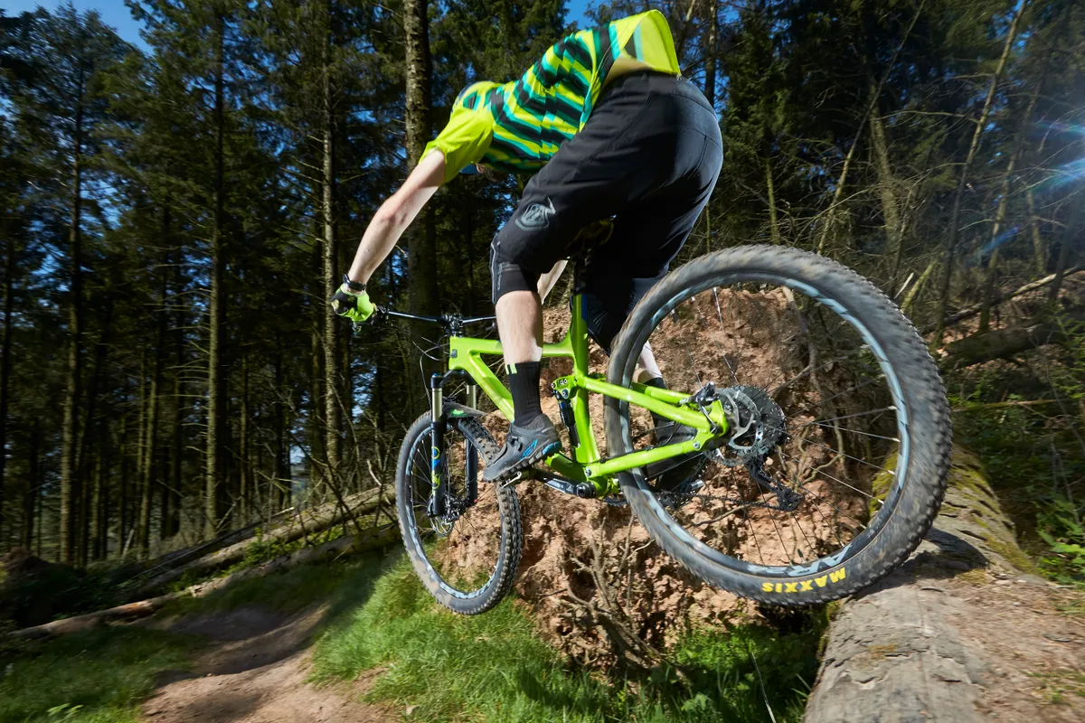 Action shot of Norco Optic C9.2