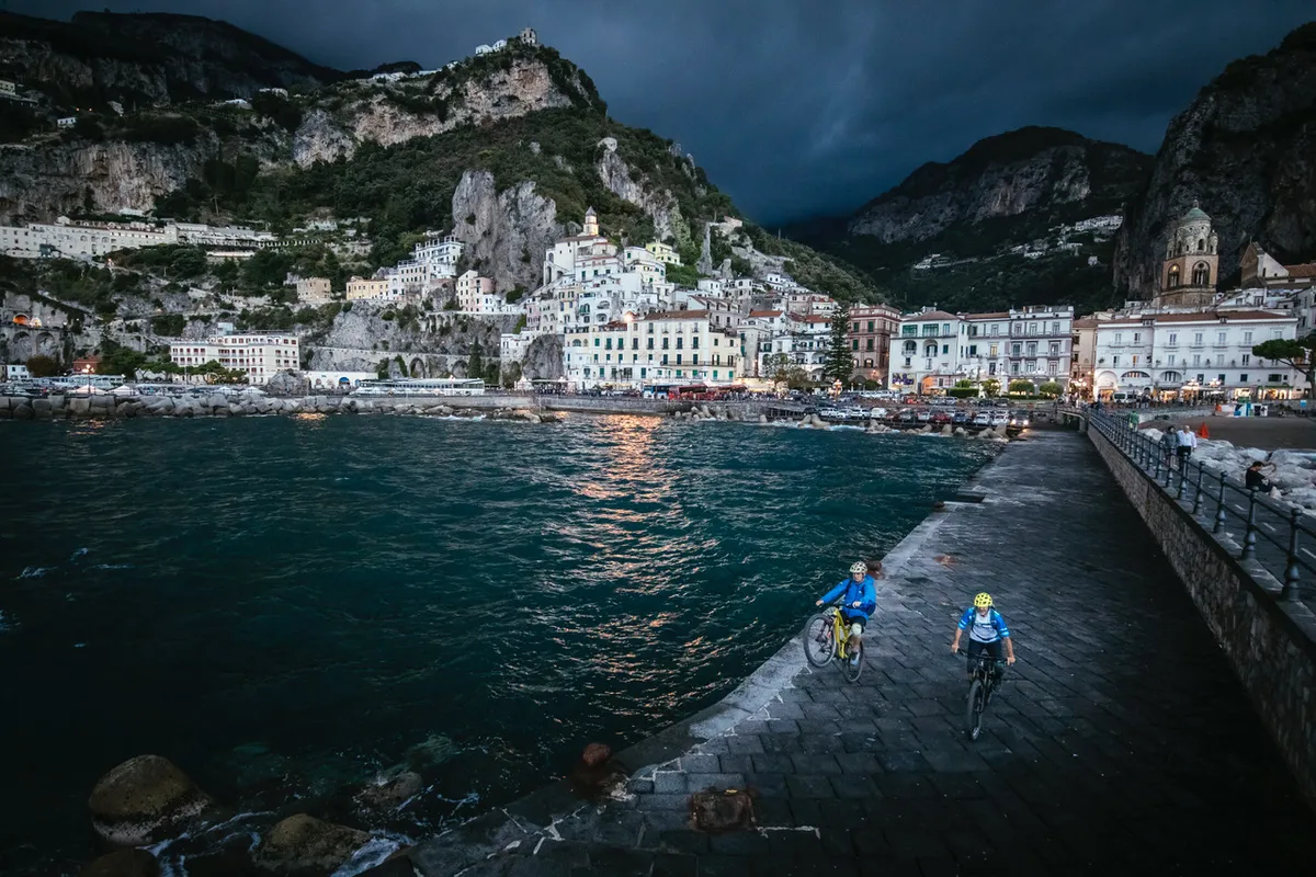 Hans and his guide Ottavio – well-fuelled with pasta and gelato – setting off from Amalfi, under stormy skies. Photo: Martin Bissig