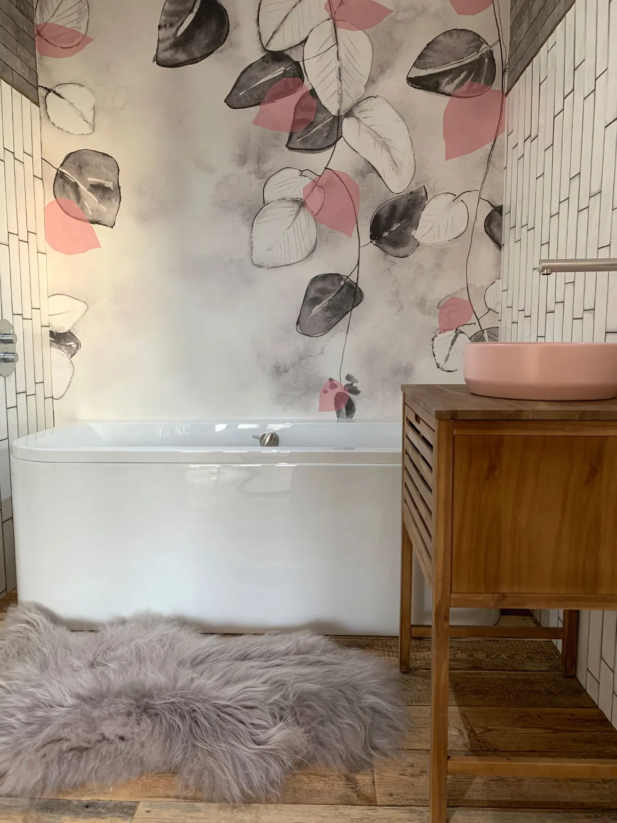 Pink bathroom wallpaper