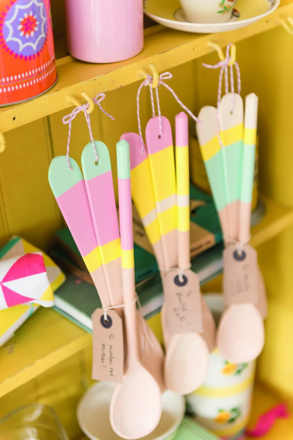 How to make pastel painted utensils
