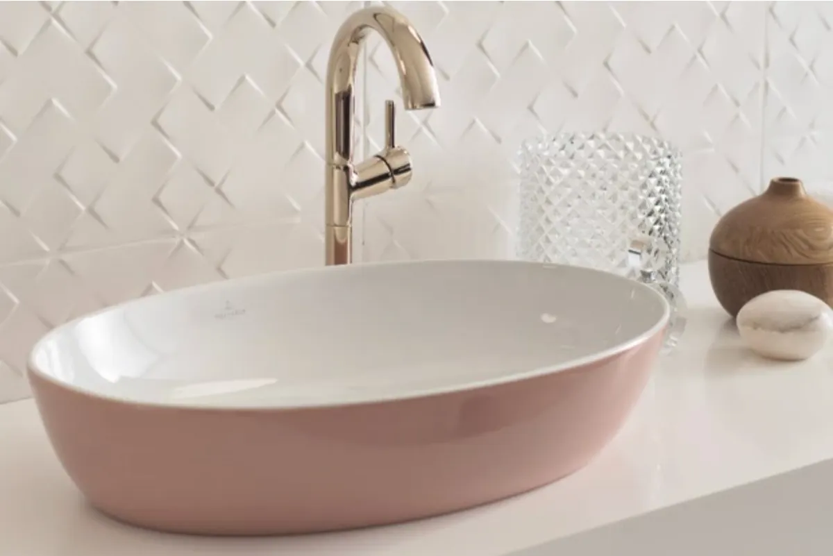 Gesa Hansen’s Artis washbasin in pink © Villeroy and Boch