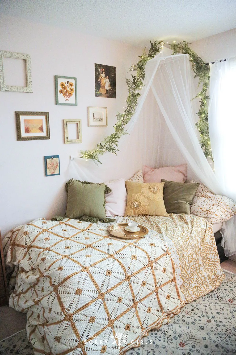Cottagecore inspired bedroom with gallery wall, crochet bedding and canopy