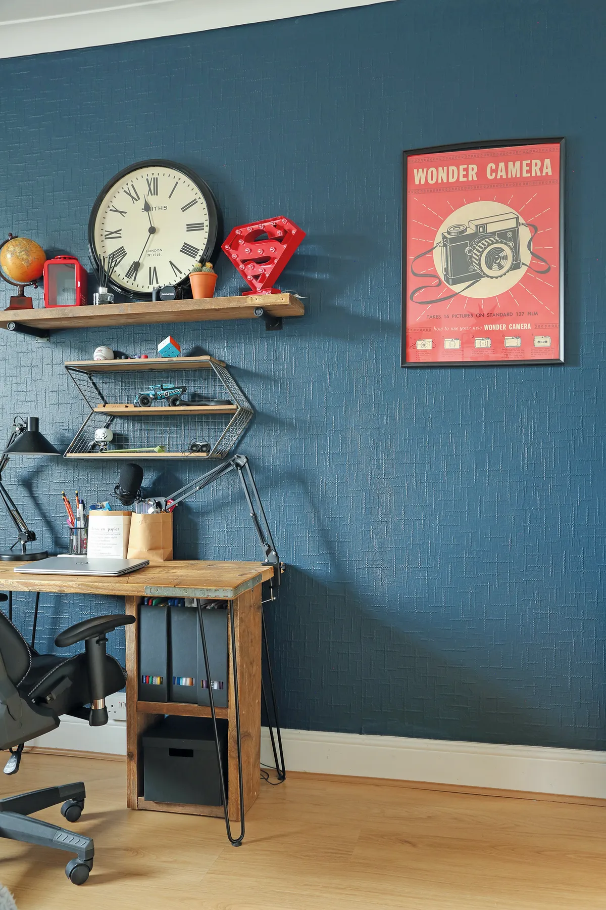 Not unlike the rest of the flat, David’s bedroom is full of repurposed finds and handmade treasures, such as the desk that Tomasz mad