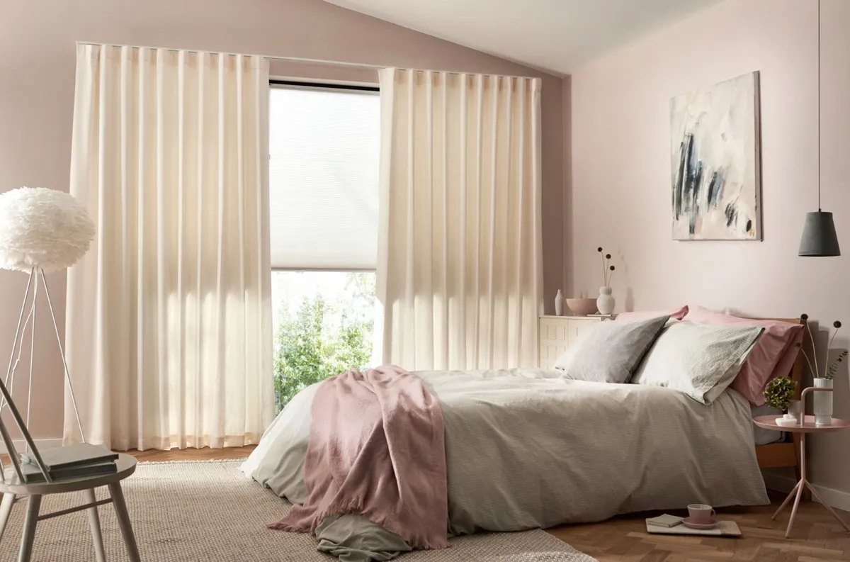 pink bedroom ideas - pink curtains 