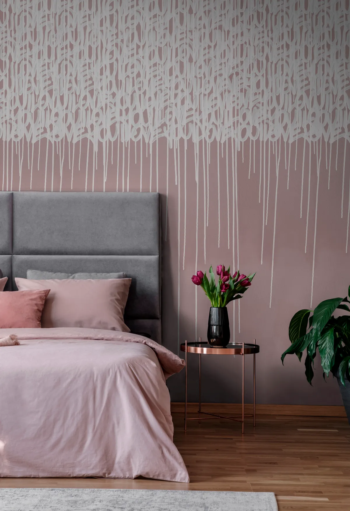 pink bedroom ideas - pink and white feature wall 