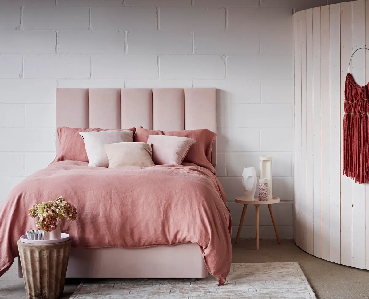pink bedroom ideas - dusky pink beddning 