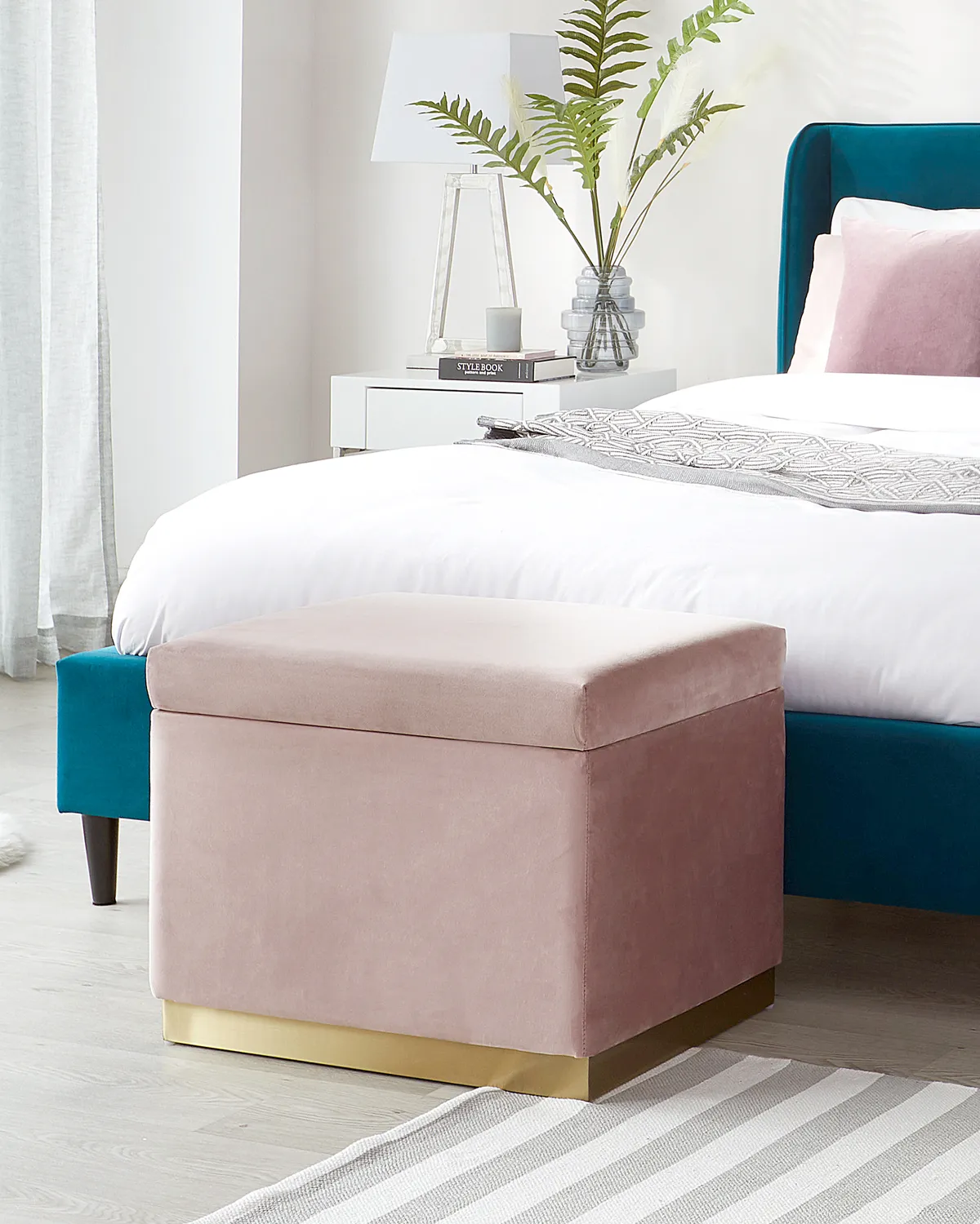 pink bedroom ideas - pair light pink with petrol blue 