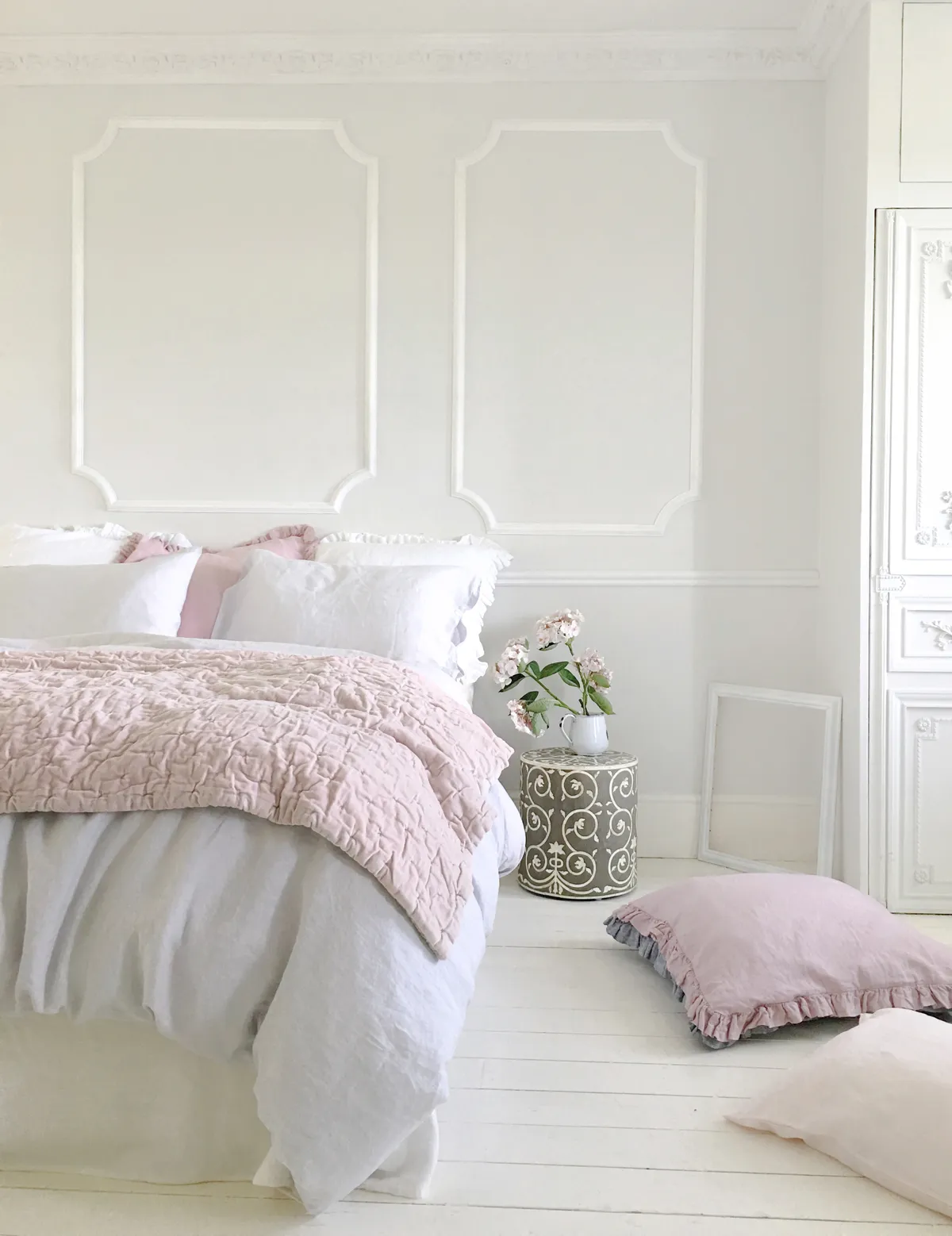 pink bedroom ideas - pink velvet throw 