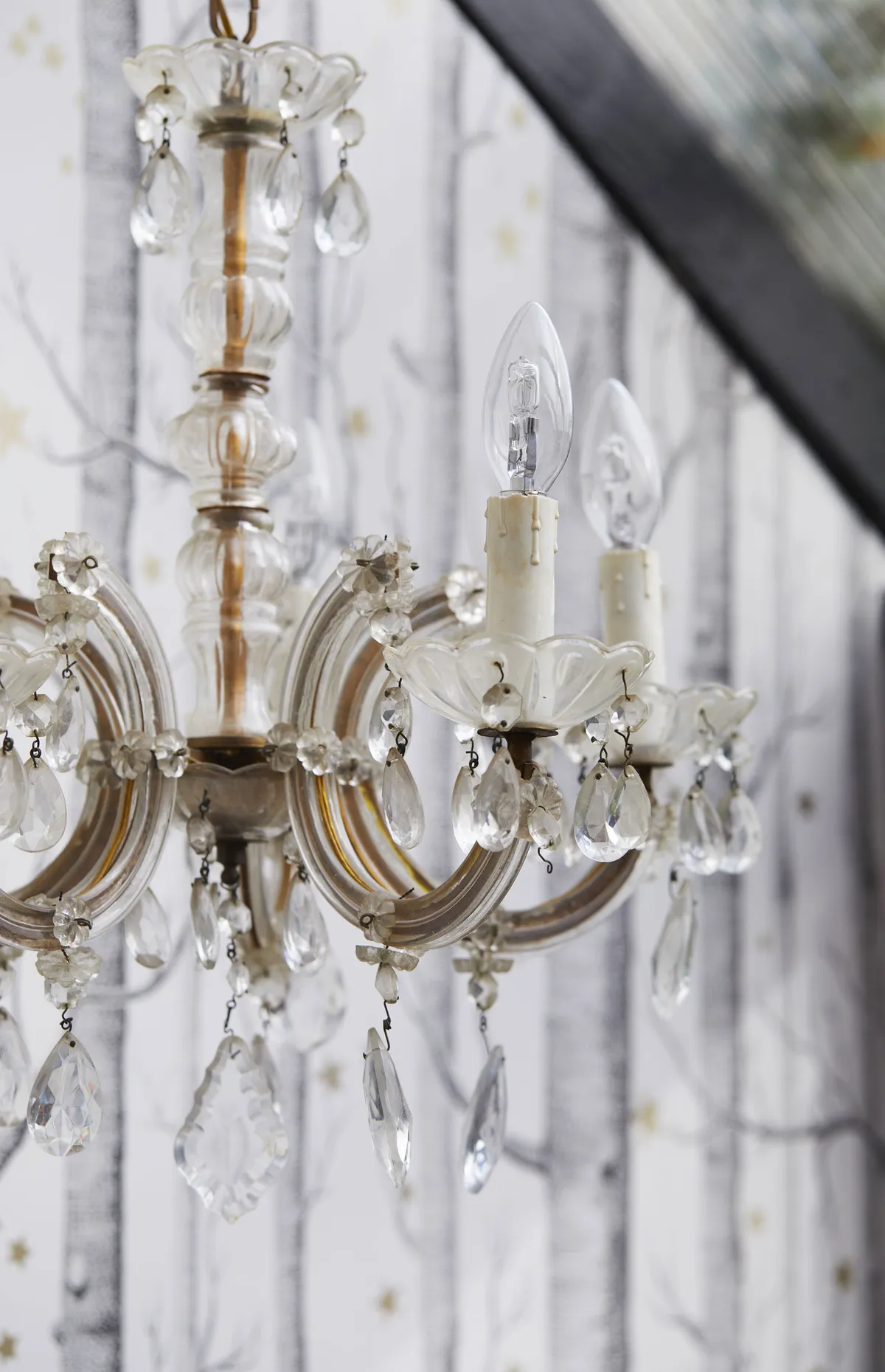 Kiara’s vintage glass chandelier was originally bought on eBay and adds an unexpected glitzy detail to this rustic scheme