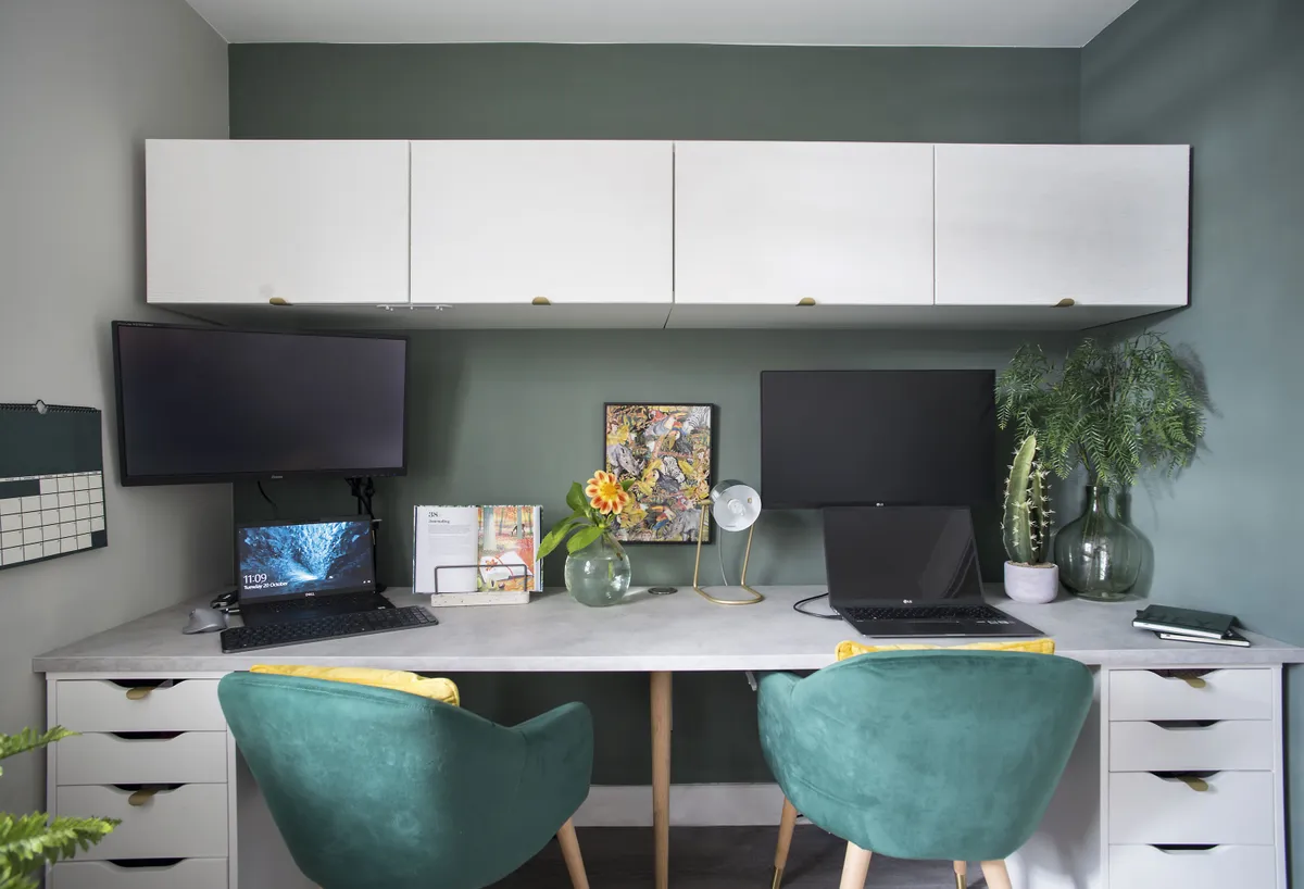 Lydia wanted the desk area to be symmetrical, and comfortable for both her and Peter to use at the same time. She chose twin green velvet chairs for their supportive shape and plush look