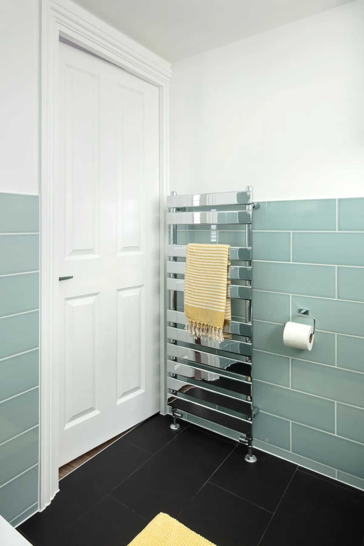The empty area by the door was the right spot for a heated rail – it blasts out plenty of warmth and keeps the towels toasty