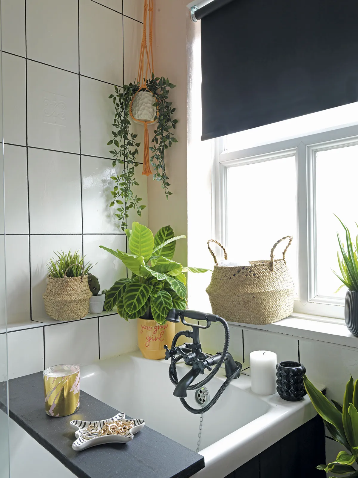 Handy ledge space around the bath provides a place for plants or to keep toiletries within arm’s reach