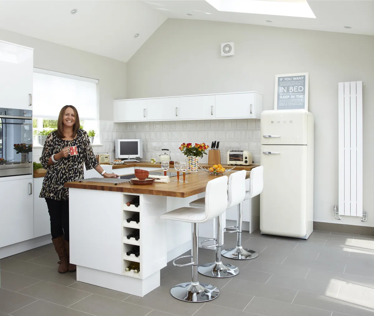 Julie’s kitchen is a sociable space thanks to the central island. It was the main reason Julie wanted to extend the kitchen, and now she can enjoy cooking and entertaining