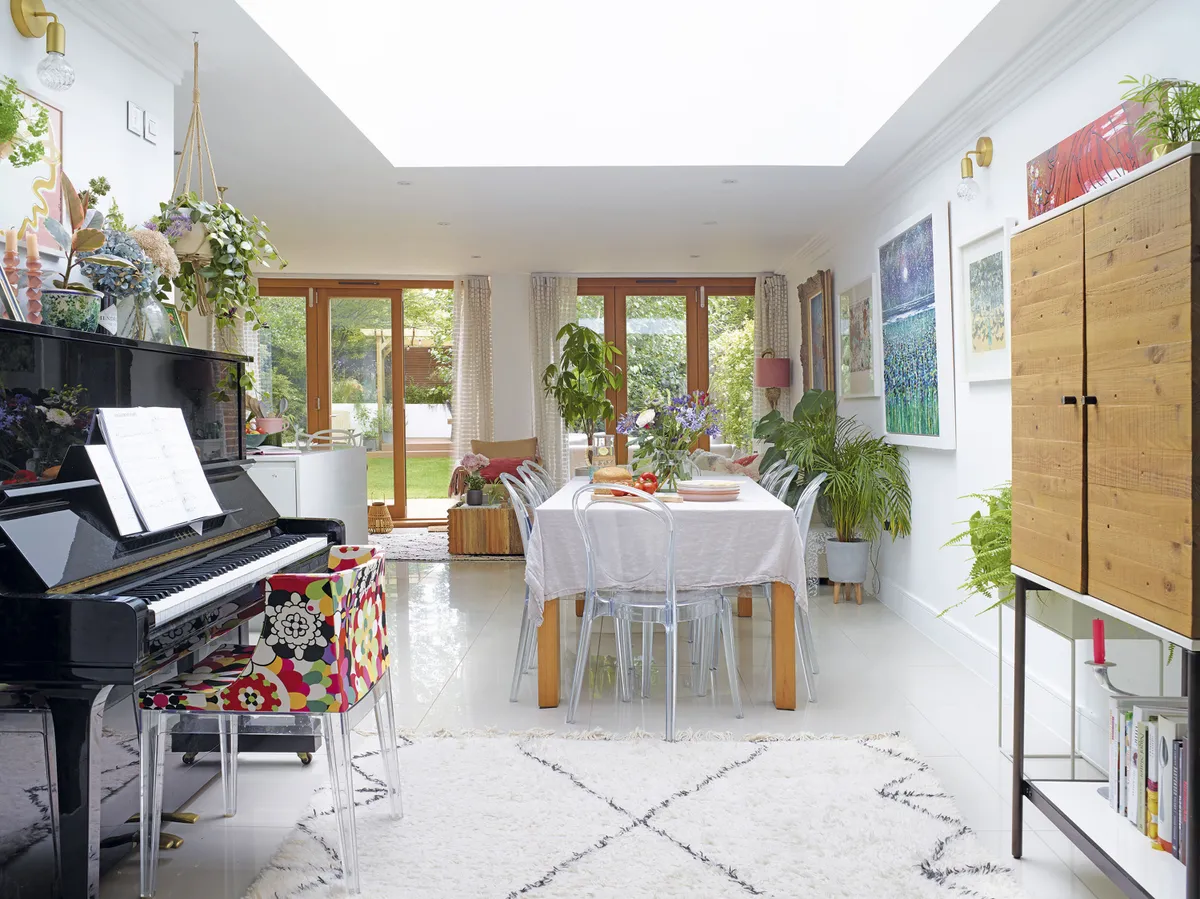 One of Sam’s most loved items in her home is the second-hand Yamaha piano, which is the focal point of this space – and the ideal place to display dried flowers and decorative knick-knacks