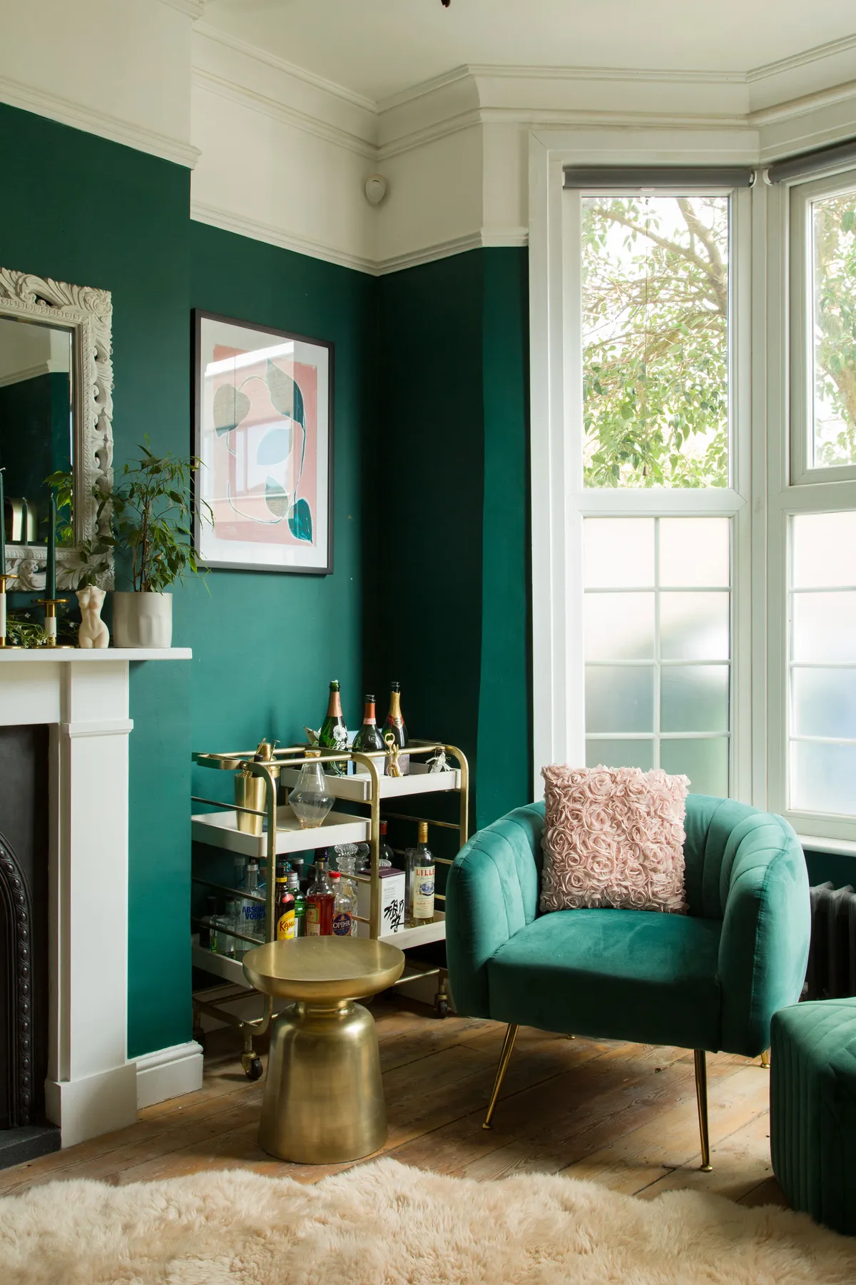 The combination of rich green, soft pink and matt gold makes for a luxe living room. As a restaurant inspired her scheme, it’s fitting that Kate has added a gold bar cart
