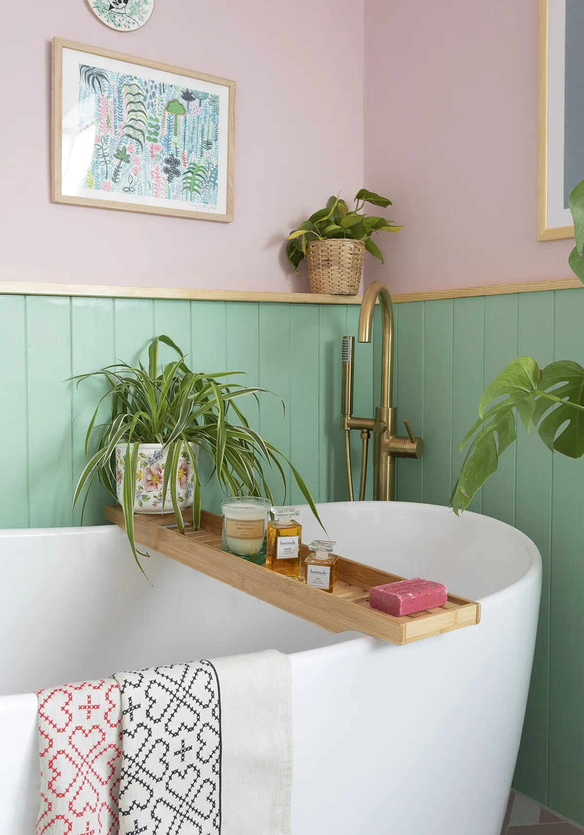 pastel bathroom makeover - diy panelling