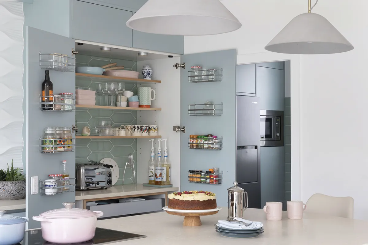 The pantry, pepped up with green tiles from Walls and Floors, both conceals and showcases Alexandra’s cookware. As it’s in constant use, they made sure that it looks as sleek on the inside as it does on the exterior