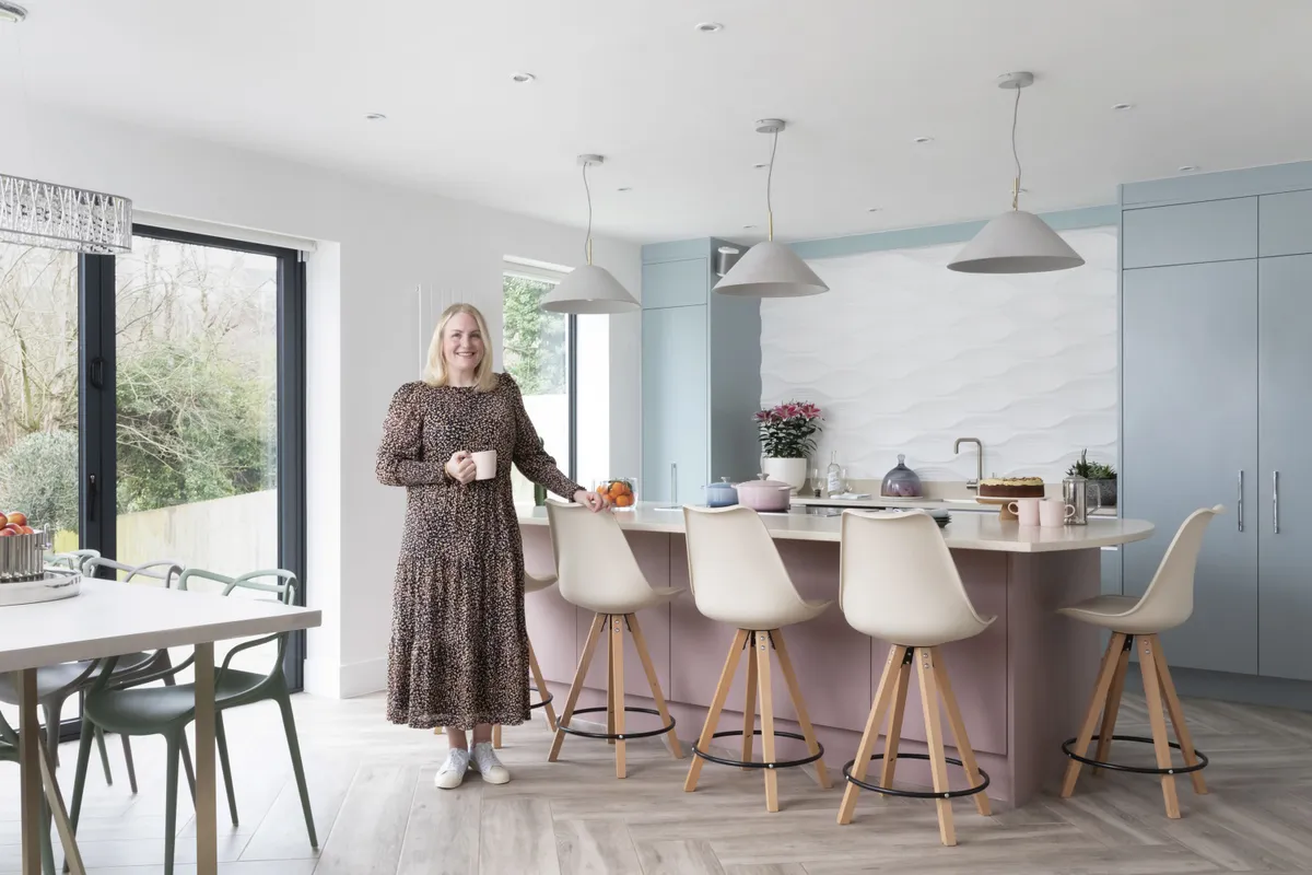 Alexandra and John’s preloved kitchen package comprised blue cabinets, cream-coloured worktops, an island with wood-effect doors and appliances to boot. To make it their own, they replaced the island doors with soft pink alternatives