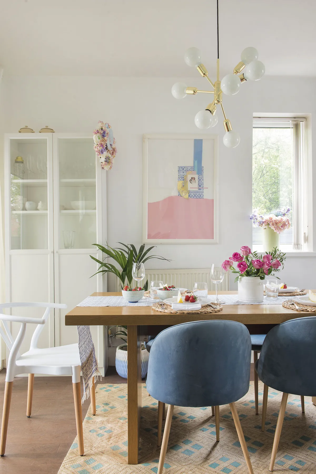 Beam wanted to bring the pinks of the living room into the dining area. She’s dressed the dining table with a handwoven table runner and placemats from her home country, the Philippines. A glass-fronted Billy bookcase from IKEA is used to store the couple’s glassware and spare kitchen bits