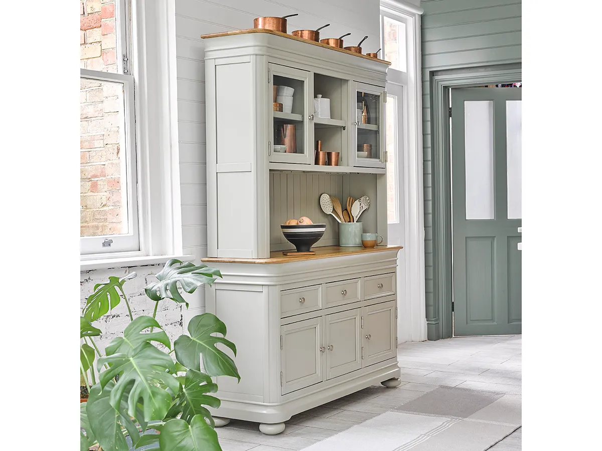Country-style dresser
