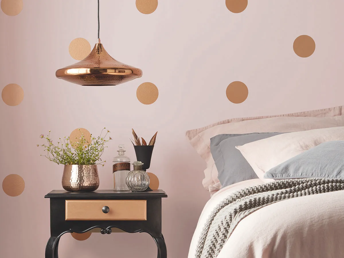 How to paint spots and circles on your walls
