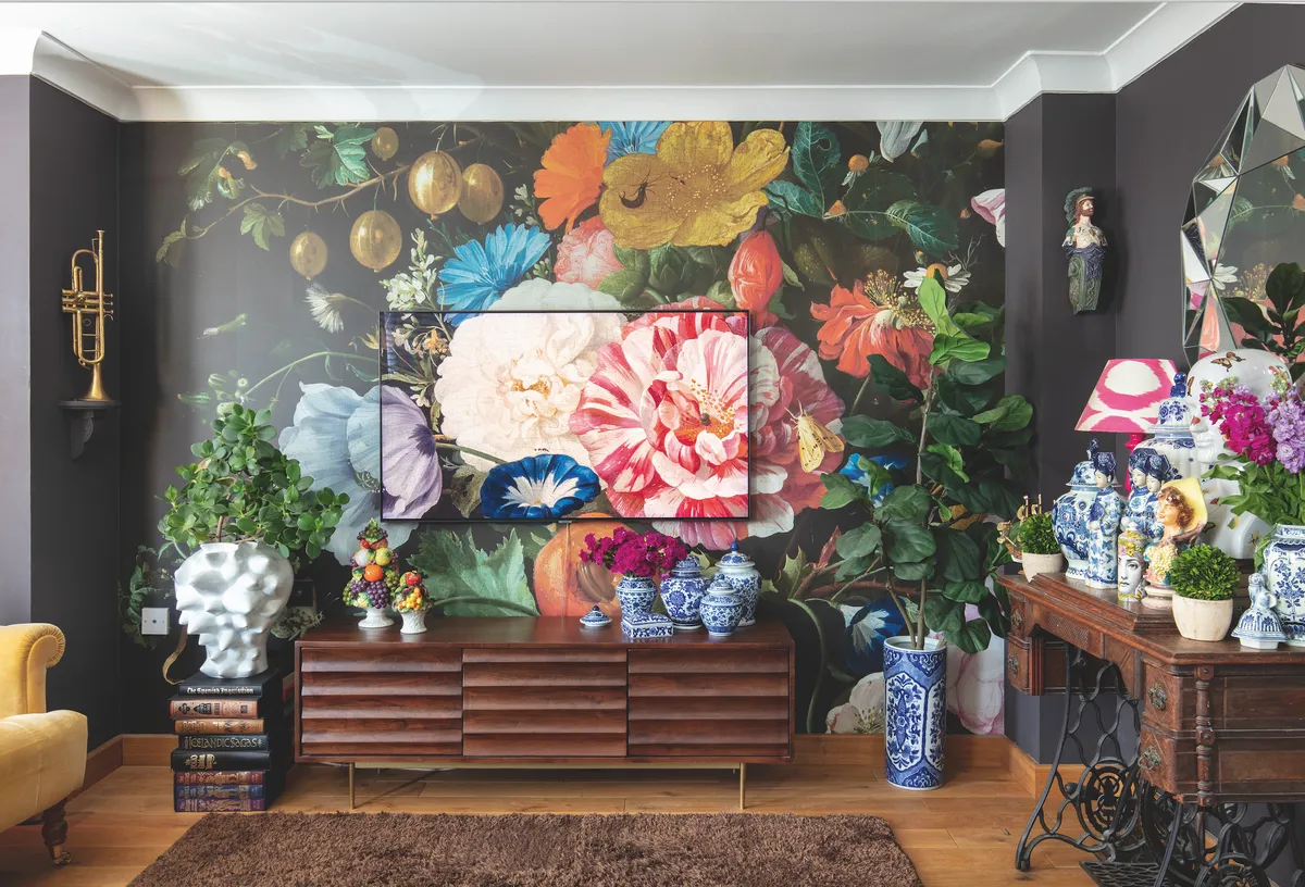 So that the TV wouldn’t spoil the look of her floral wall behind it, Anna found a Samsung TV with an option for displaying an image of the mural in ambient mode, for a clever way to hide it in plain sight