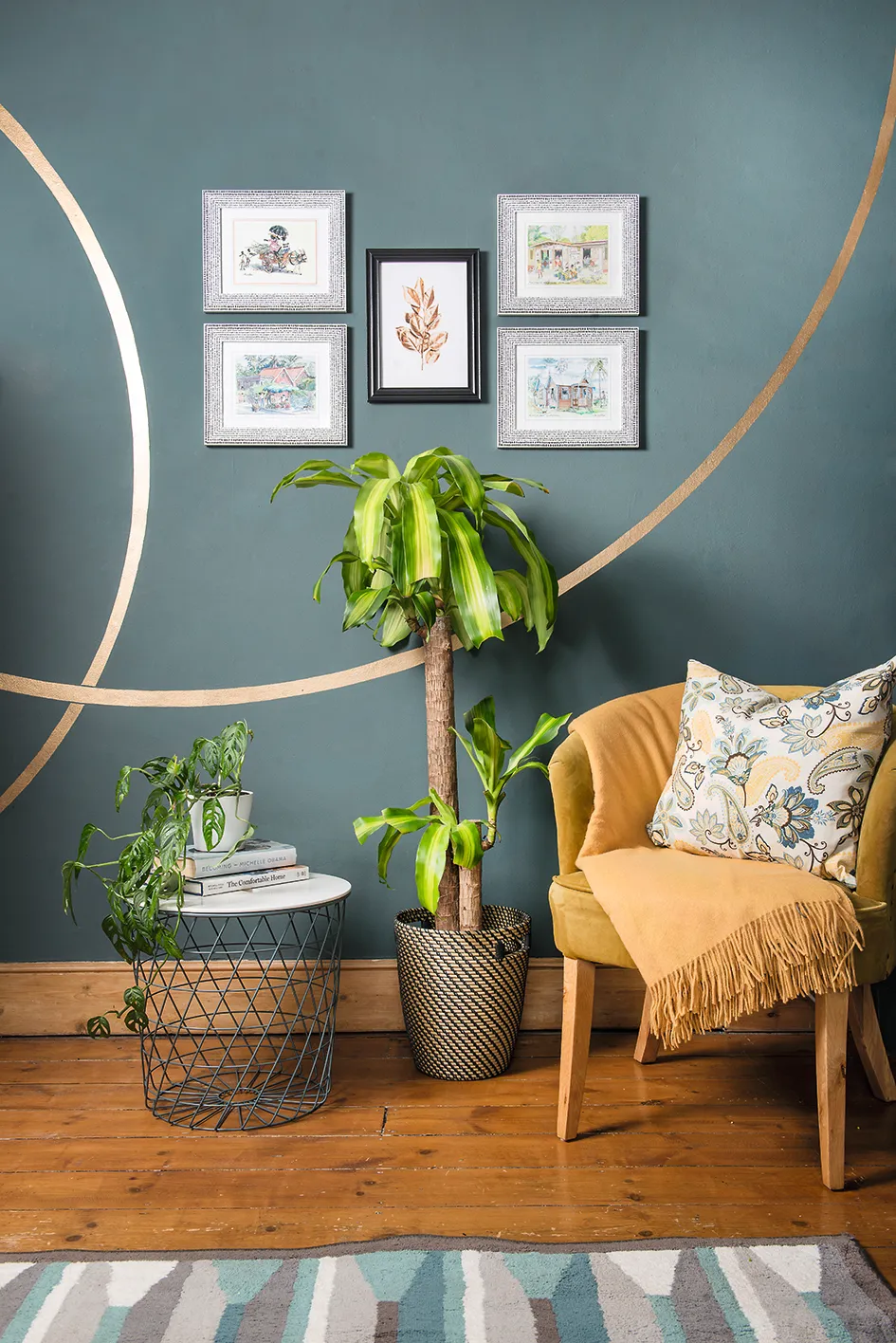 The elegant gold curves of Camellia’s feature wall draw the eye to her picture gallery and houseplants. The colourful prints by artist Jill Walker show scenes from Barbados, where Camellia has relatives