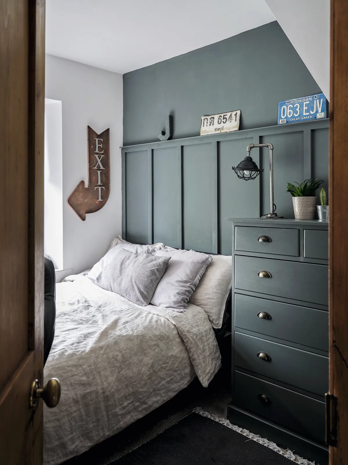 Ali’s choice of charcoal paint, rather than flat black, softens her monochrome scheme. As always, she’s filled it with vintage finds – but has swapped shabby- chic for cool, industrial style in this room