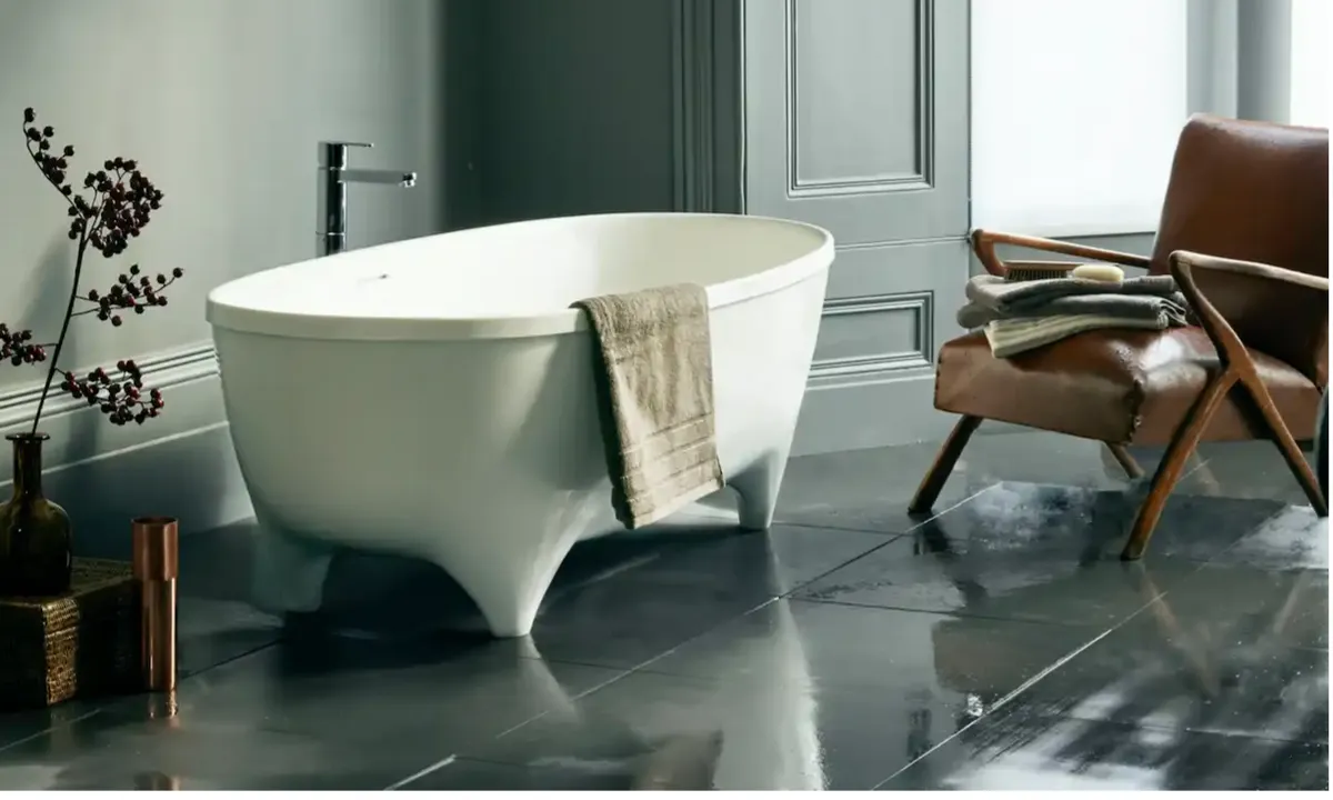 The modern Clearwater’s Vigore natural stone bath